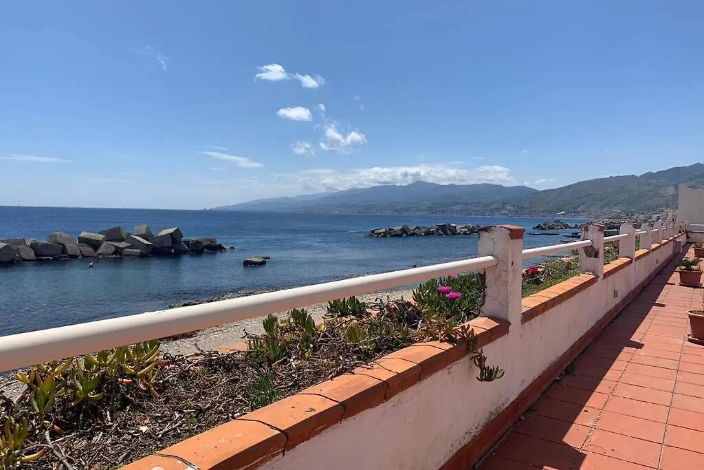 La Casa Di Ale Villa Messina Holiday home